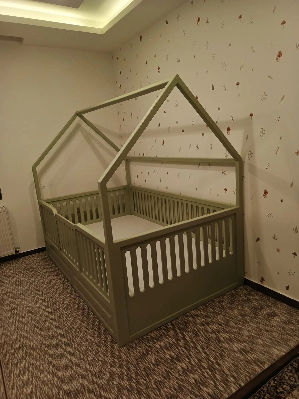 سرير أطفال بيت خشبي مع أدراج (House Bed with Drawers)