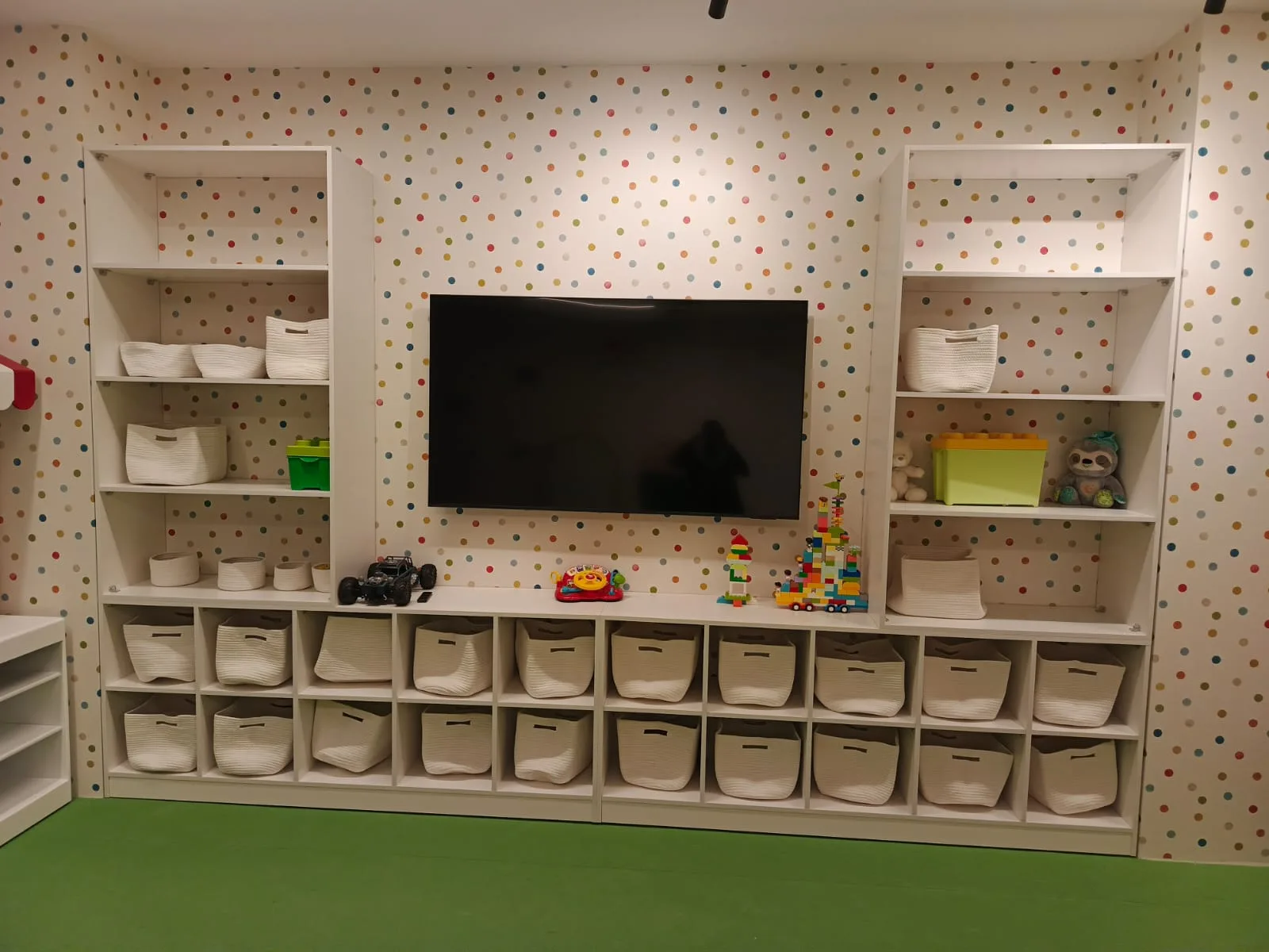 وحدة تخزين وتلفزيون للأطفال (Storage & TV Unit)