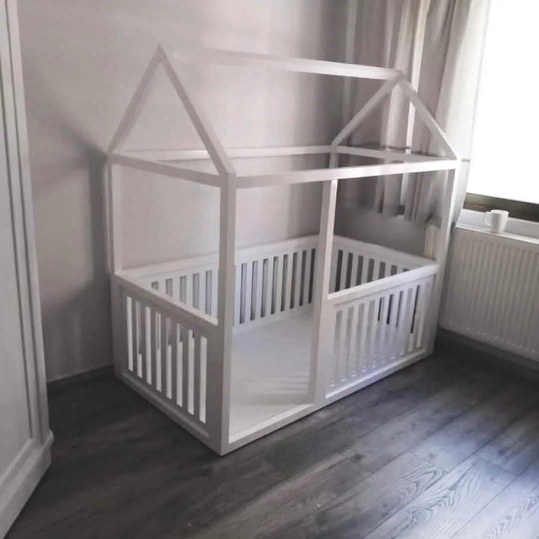 سرير أطفال بيت خشبي أبيض (White Montessori House Bed)